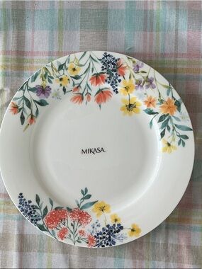Mikasa White Dinner Plate with Multicolor Floral Border